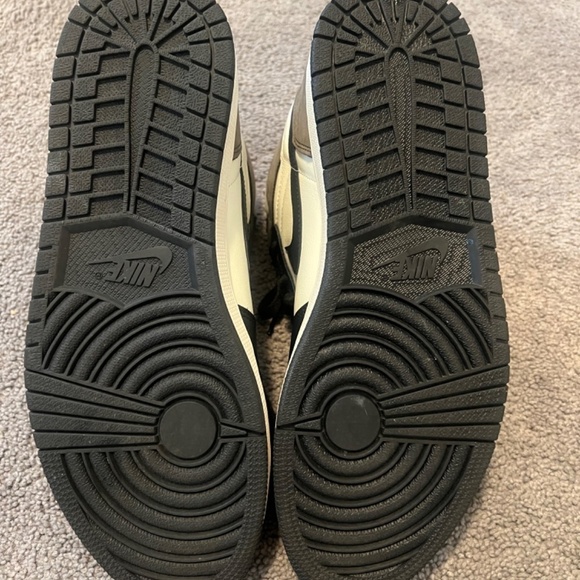 Size 12 Jordan 1 retro high dark mocha - Picture 3 of 4